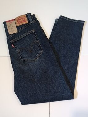 NWT Levi's High Waisted Mom Jeans